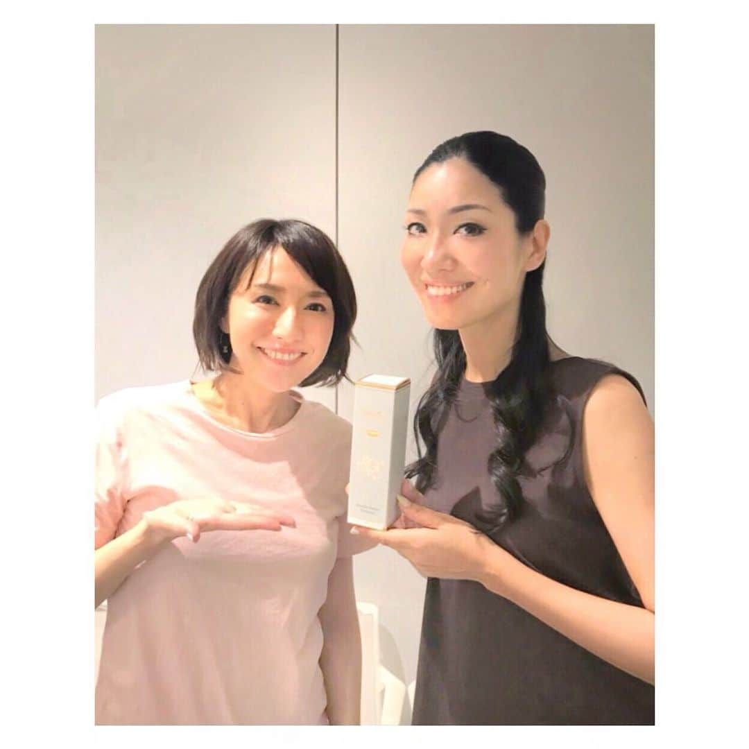 藤森香衣さんのインスタグラム写真 - (藤森香衣Instagram)「アンミカ先生に会ったよ✨ @ahnmikaofficial  アンちゃんの「エスプリーナ」 もう、ウェイトリスト💦  今日、「ALL DAY Walk」を お買い上げ頂いた皆様、ありがとうございます😊  #QVCjapan #alldaywalk #japan #qvcジャパン  #アキレス #オールデイウォーク #レインシューズ  #エスプリーナ #洗顔 #欲しい  #チャレンジしてみようかな」6月13日 20時17分 - kaefujimori