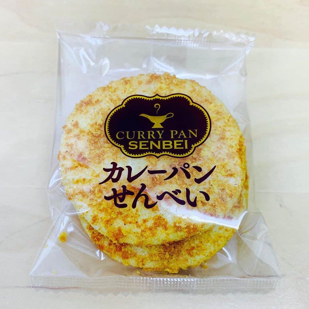 のインスタグラム：「プリモ寄席もおかげさまで四年目。 楽屋のお菓子が不条理だけどうまい。 #meguro」