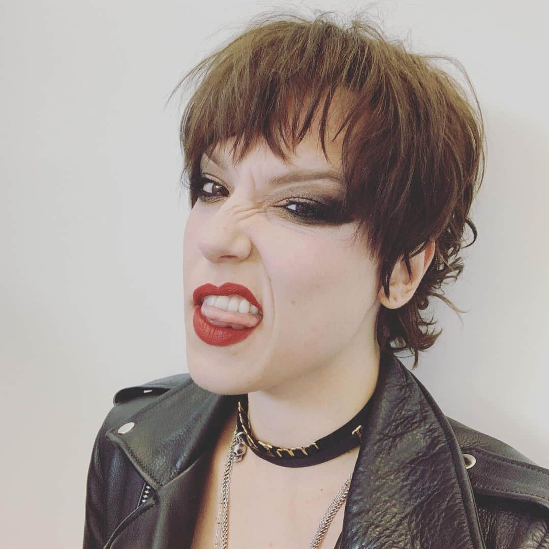 ジー・ヘイルさんのインスタグラム写真 - (ジー・ヘイルInstagram)「I’m ready for you #switzerland ! @greenfieldfestival #greenfieldfestival」6月13日 20時25分 - officiallzzyhale