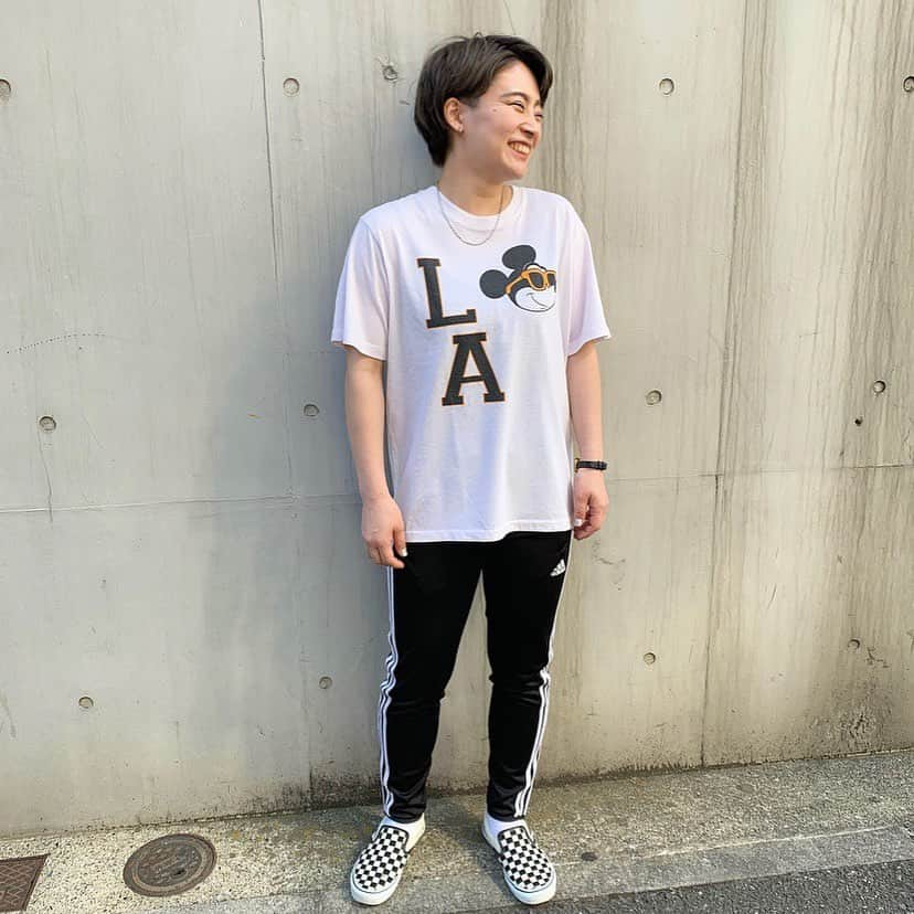 原宿シカゴさんのインスタグラム写真 - (原宿シカゴInstagram)「#原宿シカゴ原宿店 . . #adidas のジャージパンツ ¥3,900+tax〜 . . 夏はTシャツと合わせてラフに👍🏻 季節関係なしに使える万能アイテムなので1枚持っていれば間違いなし✨ . . 《原宿店アクセス》 東京都渋谷区神宮前6-31-15 マンション31 A2F Tel☎︎03-6427-5505 . . #表参道#原宿シカゴ#古着#古着女子#古着男子#原宿#下北沢#吉祥寺#京都#ビンテージ#ストリート#ファッション#ジャージ  #harajukuchicago#usedclothing#vintage#streetstyle#sport#fashion#instafashion#instagood#instalike」6月13日 20時31分 - harajukuchicago_official