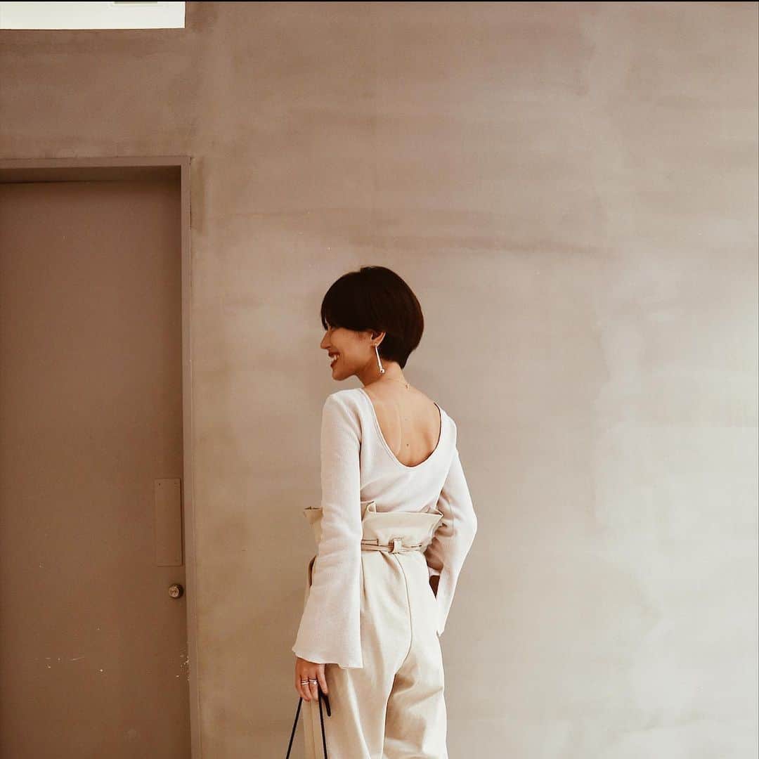 のインスタグラム：「バックオープンサーマルTもウエストデザインワイドPTもこの後22:00 Re:stockです☺︎！ * 今夜は、新作もあったり人気アイテムの再入荷が久しぶりにwebにどっと入りますよー☺️ * 是非チェックしてくださいね！ * #masaco服  #MACHATT」