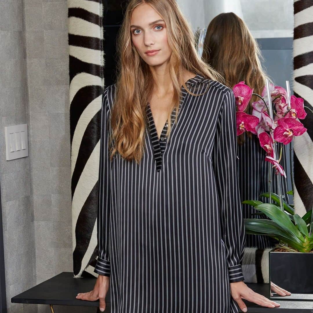 のインスタグラム：「It's menswear with a twist...bespoke stripes designed in luxurious silk create a feminine dress that's perfect 365/24/7. All Alice & Trixie prints are designed in our NYC studio, and our collection is crafted with love in NYC. When you shop Alice & Trixie, you support hundreds of workers who are keeping the NYC Garment District alive and well! ⠀⠀⠀⠀⠀⠀⠀⠀⠀ .⠀⠀⠀⠀⠀⠀⠀⠀⠀ .⠀⠀⠀⠀⠀⠀⠀⠀⠀ .⠀⠀⠀⠀⠀⠀⠀⠀⠀ .⠀⠀⠀⠀⠀⠀⠀⠀⠀ .⠀⠀⠀⠀⠀⠀⠀⠀⠀ .⠀⠀⠀⠀⠀⠀⠀⠀⠀ .⠀⠀⠀⠀⠀⠀⠀⠀⠀ .⠀⠀⠀⠀⠀⠀⠀⠀⠀ . #style #fashionista #fashionblogger #ootd #lookoftheday #shoppingaddict #fashionable #fashionaddict #fashionlovers #madeinnyc #styleinspo #styleblogger #shopping #fashiongram #igfashion #ootdfashion #outfitoftheday #instafashion #instastyle #outfit #whatiwore #fashiongram #outfitgoals #nyc #blackandwhite #garmentdistrict #nycgarmentdistrict」