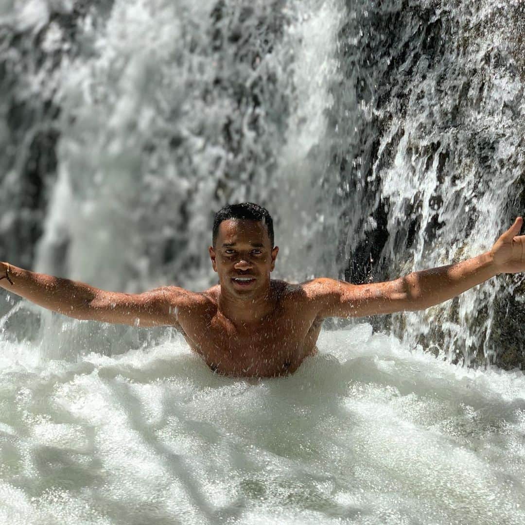 ウルビー・エマヌエルソンのインスタグラム：「Waterfalls 💦💦 #holidays」