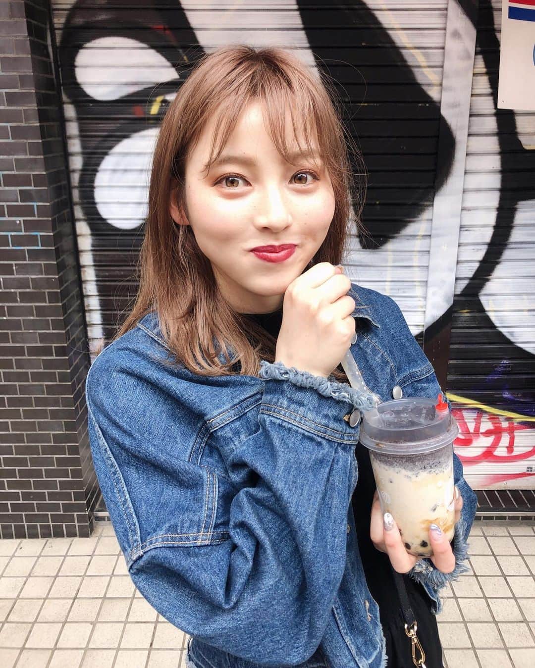 のインスタグラム：「． タピオカ口に含んでる☺︎ 一瞬だけ🗼。 旅のお供はカプリコの頭☺︎ 世界中の美味しいを制覇したい 何歳になったら世界中のカフェを求めて 旅に出れるかな〜とか考えて とりあえず日本から攻めよって思って カフェリスト作っちゃったりしてます 何歳になるかわからんけど ルートを考える時間も楽しい☺︎ ． ✈︎▷🗼 #裸眼 デス👁 #まだ肌寒い日  #タピオカ  #東京カフェ #茶咖匠 #ののゴハン」