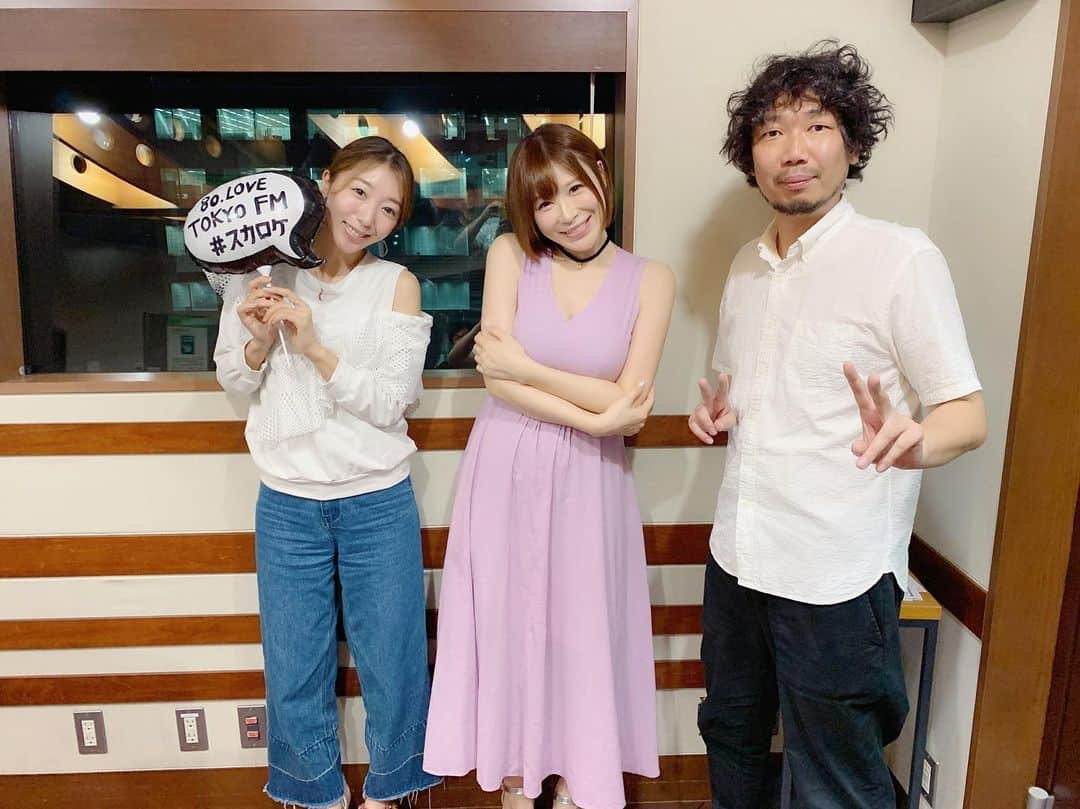 手島優さんのインスタグラム写真 - (手島優Instagram)「TOKYO FM スカイロケットカンパニー 出演させていただきました‼️ アーティストとして。。⁉️💦 お、マジか。。💦💦 動揺し過ぎて何をどう答えていいかわからな過ぎてテンパりました😅  へへへへへ💦  マンボウやしろさんがずっと前から応援してくださってたなんてほんとありがたいお話です！！ しーかーもー！芸風もベタ褒めしてくださったり、、、 顔も好きって…ありがたいお話ですわ、、ホントに😭✨ 浜崎さんの美声も目の前で聞けて幸せ❤️でした✨羨ましい〜😍 爽やかな時間帯、ＦＭの日、しかも、、スペシャルウィークに手島優をゲストとして呼んでくださったスカロケ様‼️誠にありがとうございます✨🌈✨ その勇気に恩返しできるようにこれからも頑張ります！  #スカロケ  #tokyofm  #マンボウやしろ さん #家城啓之 さん #浜崎美保 さん」6月13日 21時14分 - tejimayuu0827