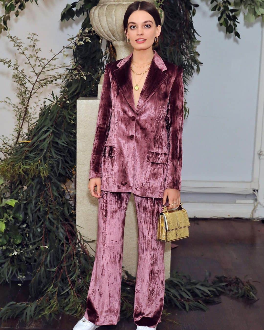 British Vogueさんのインスタグラム写真 - (British VogueInstagram)「#EmmaMackey is the latest rising star to wear Casely-Hayford tailoring. For the opening night of @The.Wing, the first international outpost of the New York-born, women’s members’ club, the #SexEducation star chose @CaselyHayfordLondon’s crushed velvet “Marissa” suit. Click the link in bio for more on the design behind her look and the newly-opened club.」6月13日 21時25分 - britishvogue
