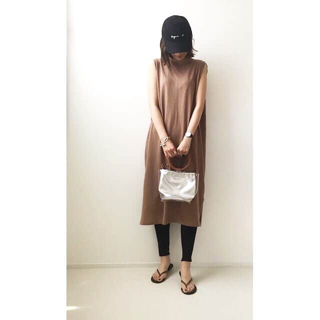 minminmaaaさんのインスタグラム写真 - (minminmaaaInstagram)「・ ・ GU購入品🌟 #iラインワンピース ・ 梅雨寒でなかなか着れなくてやっと😊💓 きれいめとカジュアルで着回し👗 ・ ・ ワンピース @gu_for_all_  カーディガン @gu_global  キャップ @agnesb_officiel  バッグ @thenorthface  @zara  時計 @danielwellington  サンダル @tkees  @converse_jp ・ ・ ・ サイズなど詳細はblogに書きます📝 ・ ・ ・ #ママコーデ #ママファッション #プチプラコーデ#シンプルコーデ#コーディネート#着回しコーデ #大人カジュアル#お洒落さんと繋がりたい #locari #mamagirl  #uniqlo#gu#gumania #ザラ#ザラジョ #gu_for_all #ユニクロ#tkees #thenorthface」6月13日 21時20分 - minminmaaa