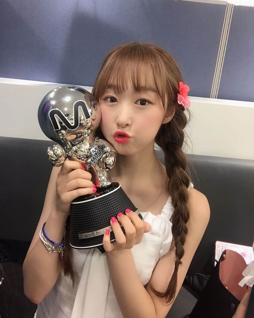宇宙少女さんのインスタグラム写真 - (宇宙少女Instagram)「우정 사랑해❤️!! 부기업2관왕 실화냐🥰🥰🥰 #우주스타그램 #우주소녀 #수빈」6月13日 21時24分 - wjsn_cosmic