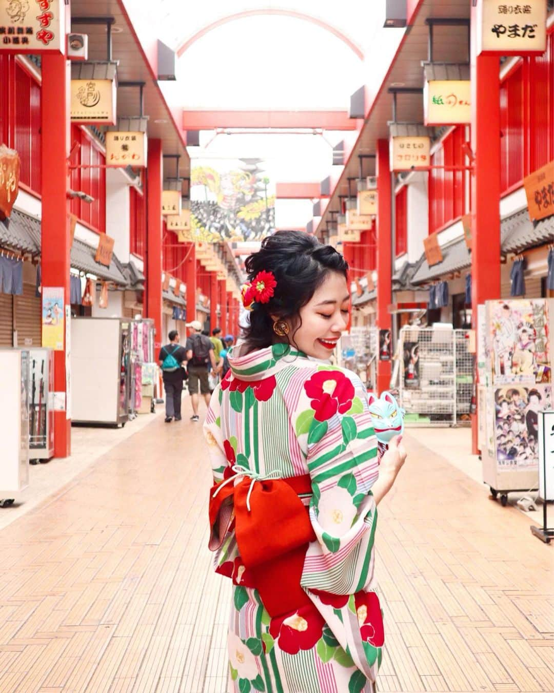 中島奈津希さんのインスタグラム写真 - (中島奈津希Instagram)「👘❤️﻿ ﻿ ﻿ ﻿ ﻿ この前は着物だったけど、﻿ 今日は今年初#浴衣 😍😍﻿ ﻿ ﻿ ﻿ ﻿ ﻿ ﻿ ﻿ ﻿ やはり、、﻿ 赤を選んでしまう🙄🙄🙄❤️←﻿ ﻿ ﻿ ☁️☁️☁️☁️☁️☁️☁️☁️☁️☁️☁️☁️☁️☁️☁️☁️﻿ #yukata#asakusa#浅草」6月13日 21時33分 - nakajima_natsuki