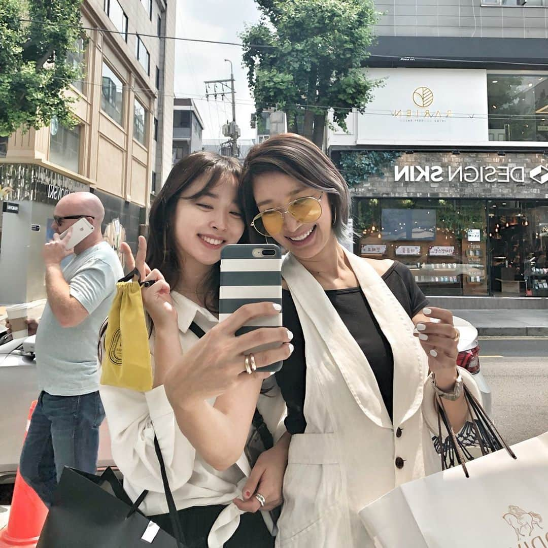 ピョン･ジョンスさんのインスタグラム写真 - (ピョン･ジョンスInstagram)「👯‍♀️Date with daughter #diptyque  #blackwhitedate 👯‍♂️」6月13日 21時37分 - hoyatoya