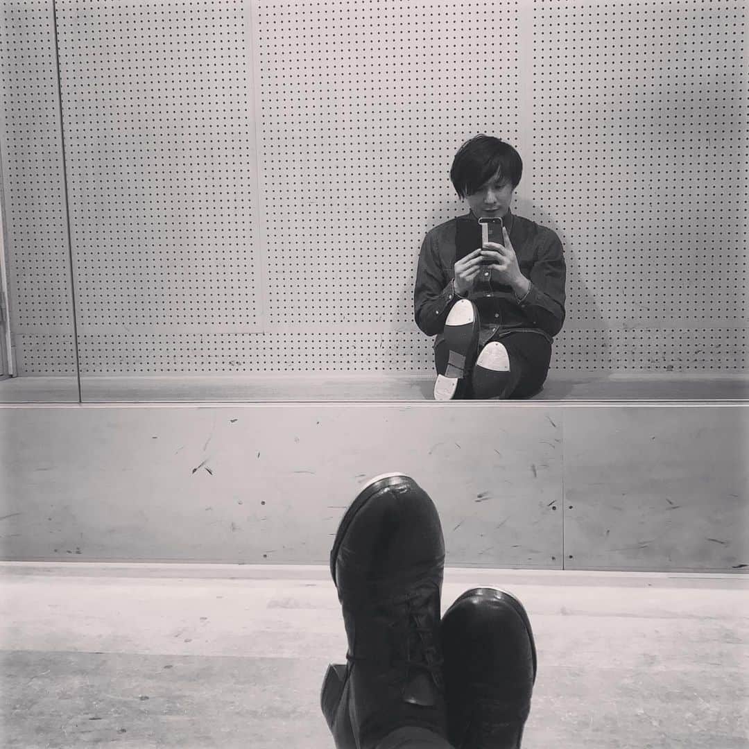 風間由次郎のインスタグラム：「身体慣らしー！ 身体鳴らしー♪ ちょっとやっただけで汗止まらんわ。。」