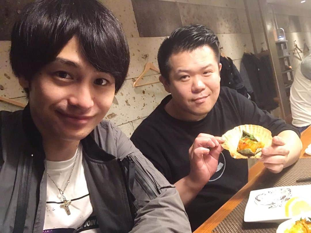 小澤亮太さんのインスタグラム写真 - (小澤亮太Instagram)「ウニ料理の研究 . . ウニづくしの店！！ . .  友達が料理してるから混ざりました。 . . 俺はウニ料理を美味しく頂きました . . 朝からウニと向き合って頑張ってました。 . . 何かを突き詰めるって良いな . . 近々ですが6月15日にニッショーホールでDVD&Blu-ray発売記念 「スーパー戦隊最強バトル！！　ディレクターズカット版」上映イベントやります！ . . 未公開シーンがあったりするみたいなので僕も楽しみです（＾◇＾） . . 是非みんなで楽しみましょう！ . . #ウニ #スーパー戦隊 #スーパー戦隊最強バトル #イベント #ニッショーホール #日本消防会館」6月13日 21時54分 - ozawa_ryota