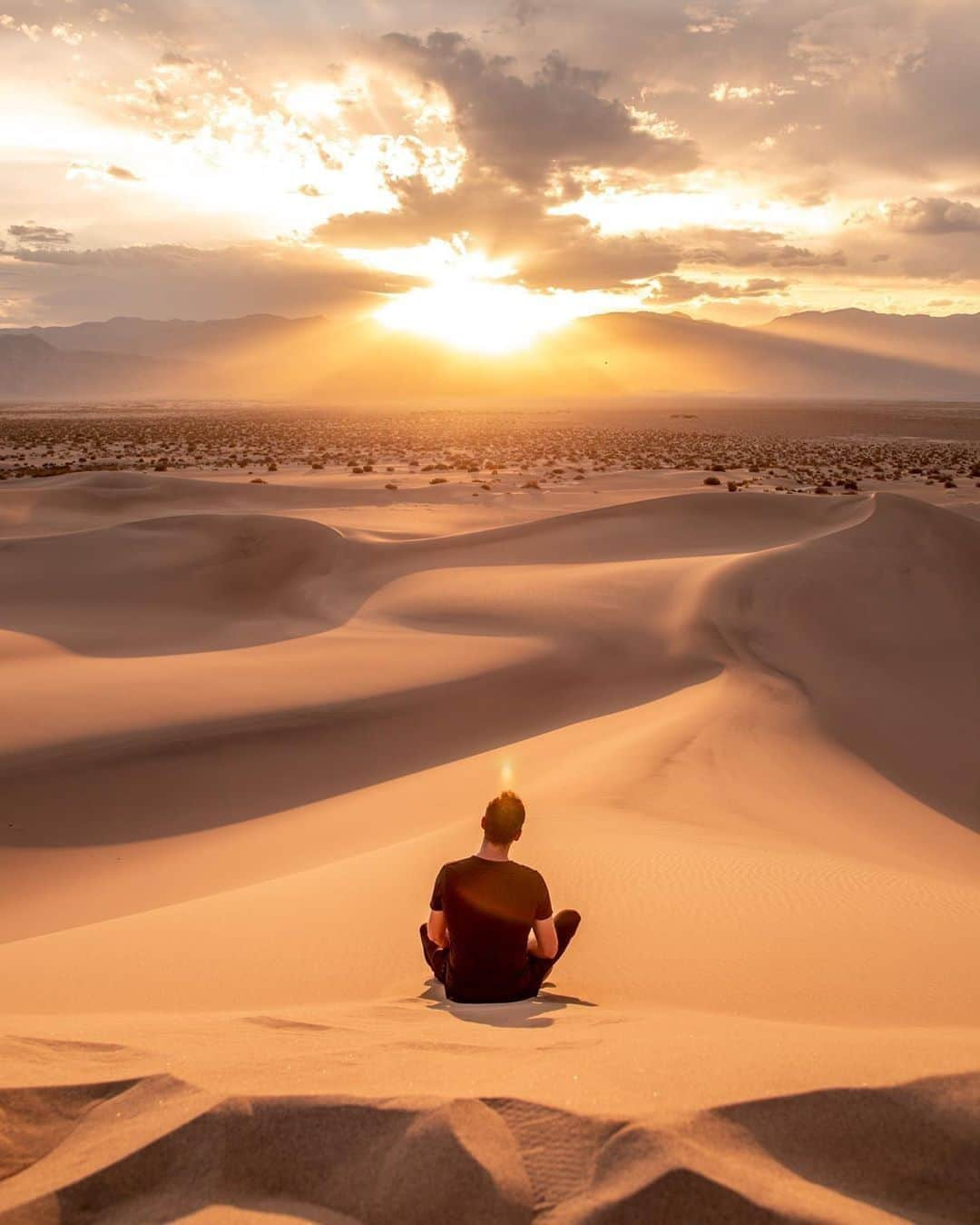 Visit The USAさんのインスタグラム写真 - (Visit The USAInstagram)「“It is always the same feeling of being on another planet...so different from any other landscapes.” We couldn’t have said it better ourselves! Death Valley’s desert landscape is the largest national park In the USA outside of Alaska, and is a spectacular place to visit. 📷: @david_maman #VisitTheUSA」6月13日 22時00分 - visittheusa