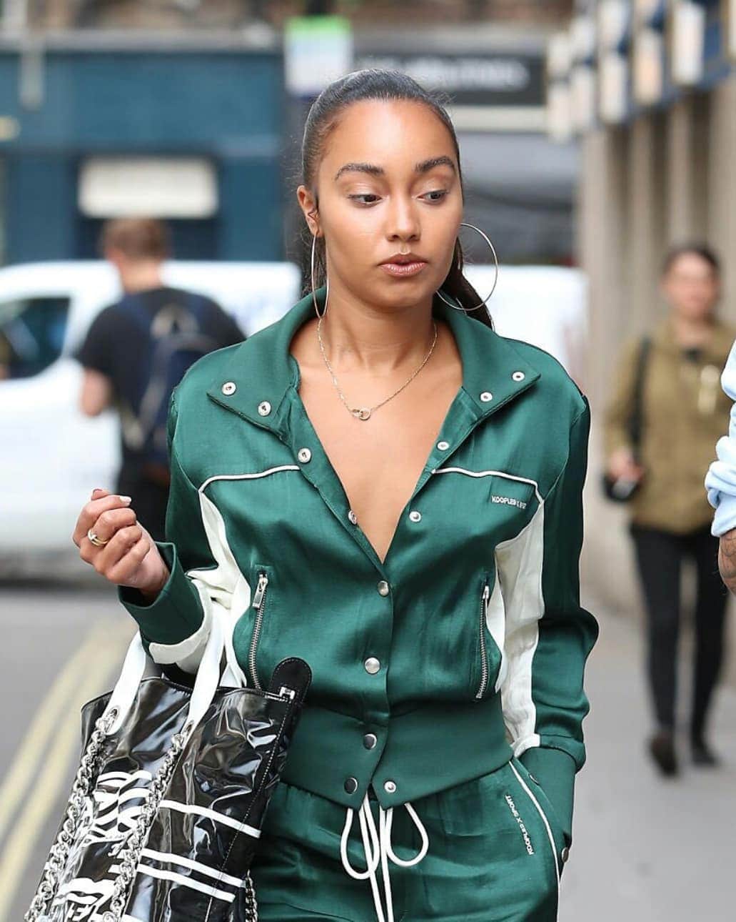 ジェイド・サールウォールのインスタグラム：「She's like a doll 😍❤」
