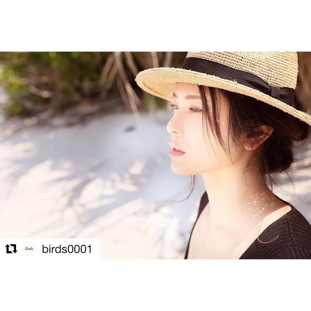 金城優華のインスタグラム：「Birdsの酒井さん いつも応援ありがとうございます♥ ・ ・ ・ #Repost @birds0001 with @get_repost ・・・ 小学館 デジタル写真集 金城 優華 「島に咲く華」  絶賛発売中です！  優華ちゃん、本当頑張ってくれました！ 沖縄の美しい自然と沖縄美人✨ 沖縄好きの方、超おすすめです！  ヘアメイク担当致しました。  #小学館 #デジタル写真集  #野村誠一  さん #金城優華  ちゃん #無人島 #沖縄 #沖縄好きな人と繋がりたい #okinawa #ocean #summer」