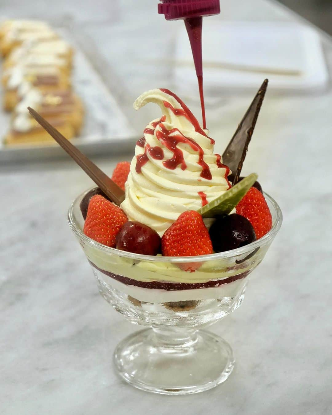 Andaz Tokyo アンダーズ 東京さんのインスタグラム写真 - (Andaz Tokyo アンダーズ 東京Instagram)「5th Anniversary Signature Parfait 🎉 🍦🍡🍓🍒 To commemorate @andaztokyo’s 5th year anniversary, the Pastry Shop is offering a celebratory parfait with all our signature sweets combined in one delicious creation. Featuring in our pistachio Sweet Jar, seasonal Mini Éclair, and pieces from our Chocolate Library, grab this parfait while it lasts! Only until June 30th!! 📺 See how it’s made in IGTV. 🌟 アンダーズ 東京の開業5周年を記念して、ペストリー ショップの3 つのシグネチャー「スイート ジャー」「エクレア」「アンダーズ チョコレート ライブラリー」を一度にお楽しみいただけるパフェが登場！6月末日まで1日10食までの限定販売です。それぞれのメニューの魅力が詰まった、欲張りなパフェをご堪能ください。（イートインのみのご提供となります。）」6月13日 22時10分 - andaztokyo