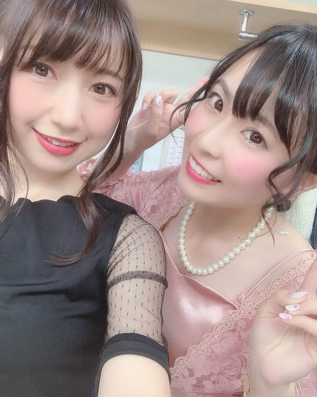 夏目樹里さんのインスタグラム写真 - (夏目樹里Instagram)「‎⁦‪#ブラパ3‬⁩ ‎バタバタでみんなと自撮り撮れず😢 ‎唯一かなちとは撮れたのだ🤩✌️ ‎6/16（日）は✨ ‎かなちは #ヨドバシカメラ大撮影会 でモデル、 ‎シャープは #スペードボックス でライブ、 ‎お互い(๑•̀д•́๑)و ̑̑.｡oO ꒰ﾌｧｲﾄｫ💗꒱ . #松田華奈 #アズールシャープ #Bright事務所」6月13日 22時11分 - juri_azure