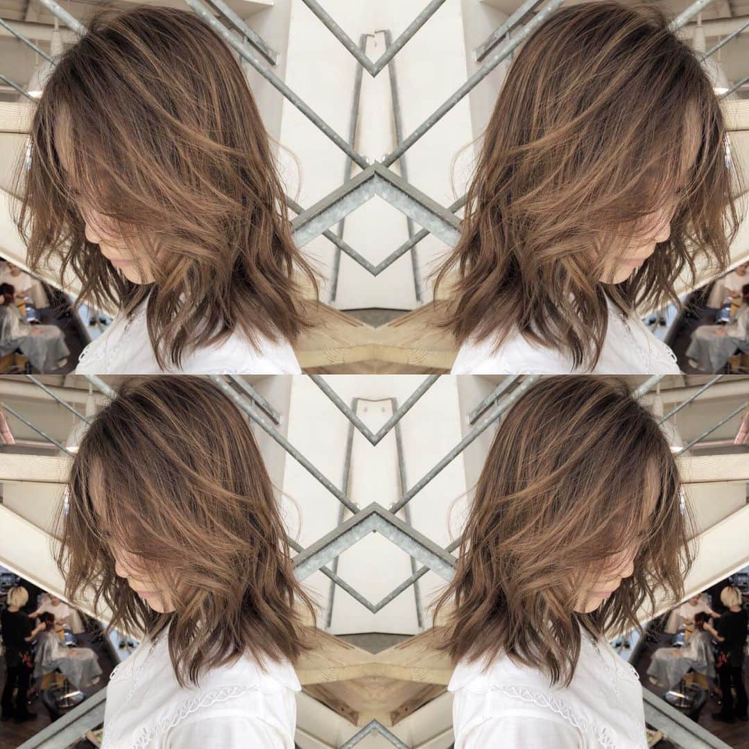 のインスタグラム：「【超リアル海外ヘアー / バレイライト】 海外志向なお客様へ. 一回のブリーチでベージュな仕上がり希望のお客様！ #SHIMA#ハイライト#バレイライト#バレイヤージュ#海外ヘアー」