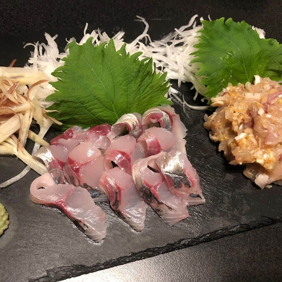 中村貴之さんのインスタグラム写真 - (中村貴之Instagram)「FISH&EAT🙏 自分で釣って自分で捌いて食らう。いっそビールも作る？笑  今回は鯵2匹。課題だけは大漁。 釣りばっか行ってるねって言われますがそんな事無いです。仕事してます。んで新しいカヤックをと考えてます。 #カヤックフィッシング  #遊び人  #自然に感謝 #目線シリーズ  @t.dstm 先生 いつもご指導ご鞭撻ありがとう🙏 @honjokyohei 包丁ありがとう。切れ味最高です。大切に使います🙏 釣れるシーンを撮るのは難しいです。つい撮りっぱなしで電池無くなるしってかいつ釣れるかも分からん。」6月13日 22時32分 - taka_brew