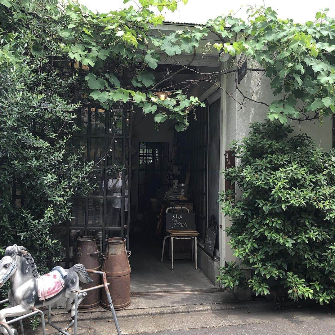 柏山奈々美さんのインスタグラム写真 - (柏山奈々美Instagram)「けっこう前に訪れた可愛いお店。 雰囲気がとても好き。  #カフェ #cafe #カフェ巡り #カフェ活 #カフェ好き  #東京カフェ #カフェ好きな人と繋がりたい  #cafe  #cafestagram  #인스타그램 #카페 #카페스타그램 #카페그램」6月13日 22時23分 - nanamikashiyama