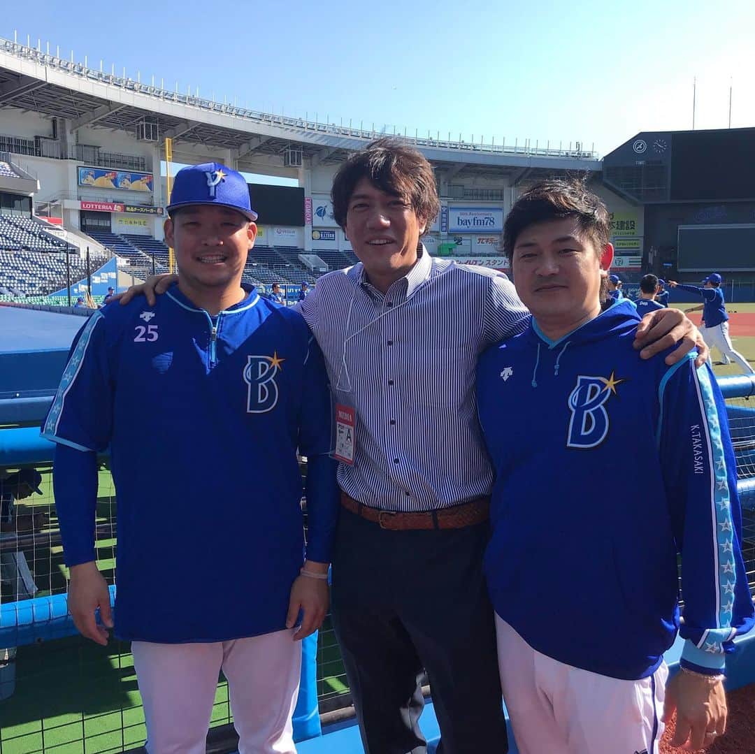 林昌範さんのインスタグラム写真 - (林昌範Instagram)「お疲れ様です👍 今日は千葉テレビで解説だったのでzozoマリンスタジアムに行ってきました😊千葉ロッテマリーンズ対横浜DeNAベイスターズ戦です👍 仲間とも久しぶりに会えてまた井口監督にも挨拶出来ていい一日でした🤩 ポスターも斬新ですね笑 #千葉ロッテマリーンズ #千葉テレビ #zozoマリンスタジアム #denaベイスターズ #解説#挨拶#井口監督 #筒香嘉智 #高崎健太郎 #ポスター#マウエ⬆︎」6月13日 22時30分 - masanorihayashi24