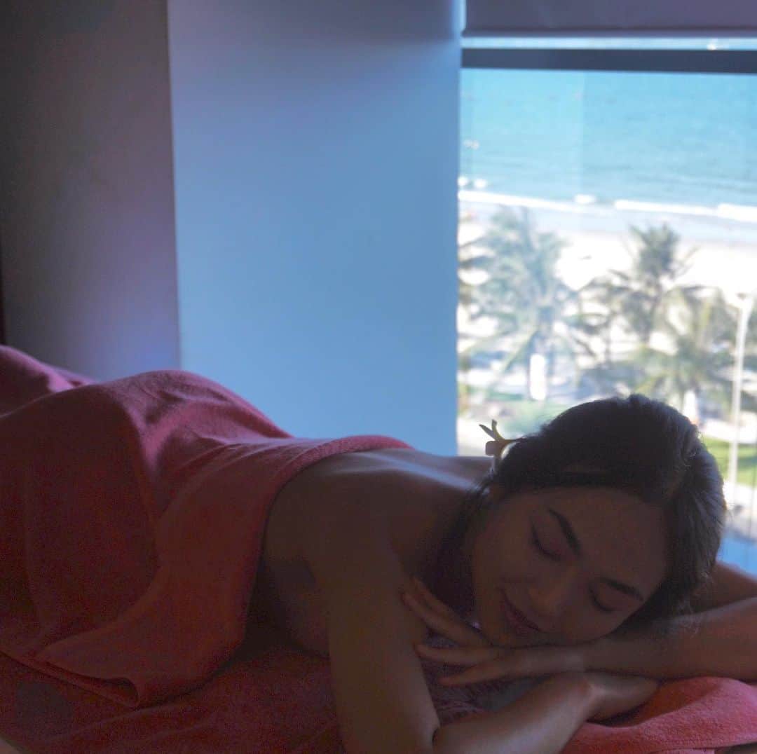 のインスタグラム：「สปา สบายๆ Spaしながらocean viewって最高♪ Tôi sẽ đến Đà Nẵng một lần nữa vào tháng 9 I'll be back to Danang again on Sep♪ #ダナン #ベトナム  #danang #spa #oceanview #❤️ #massage  #マッサージ #9月ぐらいに戻るよ #🇻🇳 #ネクストビジネス #photooftheday」