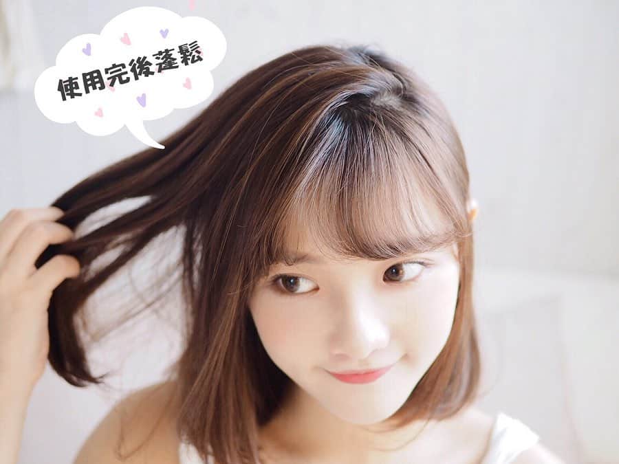 Ninaさんのインスタグラム写真 - (NinaInstagram)「（文末抽獎🎁） 想當初⋯我就是因為很懶得洗頭、吹頭所以把頭髮剪短的🤣🤣 但是剪短了以後呢，懶惰的部分還是一樣哈哈哈哈哈哈哈 / 討厭洗頭的我最近發現了一個厲害的去油法寶 ✨ #TSUBAKI #思波綺 的 #小綠瓶 乾洗髮露 他是第一款可以徹底清潔頭皮的行動乾洗髮歐！ 現在夏天外出容易出汗、出油 有瀏海的人一定都有困擾吧 只要出油、出汗瀏海還是會塌掉啊啊啊啊啊😭 但這個很方便，塗一點在頭皮上就能恢復蓬鬆清爽 還有薄荷涼爽的感覺 超適合夏天～ 而且有洗髮精清香的味道，聞了很舒服就像剛洗好頭一樣🤤 / 以往傳統都是噴霧型的乾洗髮 比較會有白色粉末撥不均、阻塞毛孔的問題，還會讓我的頭皮長痘痘餒 嚇一個真的不敢再用噴霧型的了😳 思波綺小綠瓶裡的油脂吸附成分能吸附頭皮多餘的油脂跟髒汙 另外添加的綠茶、薄荷等天然萃取物，不僅可以確實的清潔頭皮 還能讓頭皮很清涼，變得蓬鬆清爽、確實止癢歐～～ 前陣子我跟朋友們去吃麻辣鍋，吃完朋友跟我借了這個 她說抹上去涼涼的很舒服，而且頭髮清香能有效的去除臭味👏🏻👏🏻 / 真的是太喜歡惹～懶人的一大福音🎉 之後坐月子我要帶著這瓶過去🤣🤣👍🏻 女孩們趕快入手起來🥰 現在只要完成下面步驟： 1.文章按愛心 2.tag一位好友 3.對我說的一句話 我會抽出三位送乾洗髮露一罐唷！  @tsubaki_tw  #突破創新乾洗髮誕生  #夏日救星小綠瓶 #舒涼極淨乾洗髮露」6月13日 22時43分 - ninaxxya