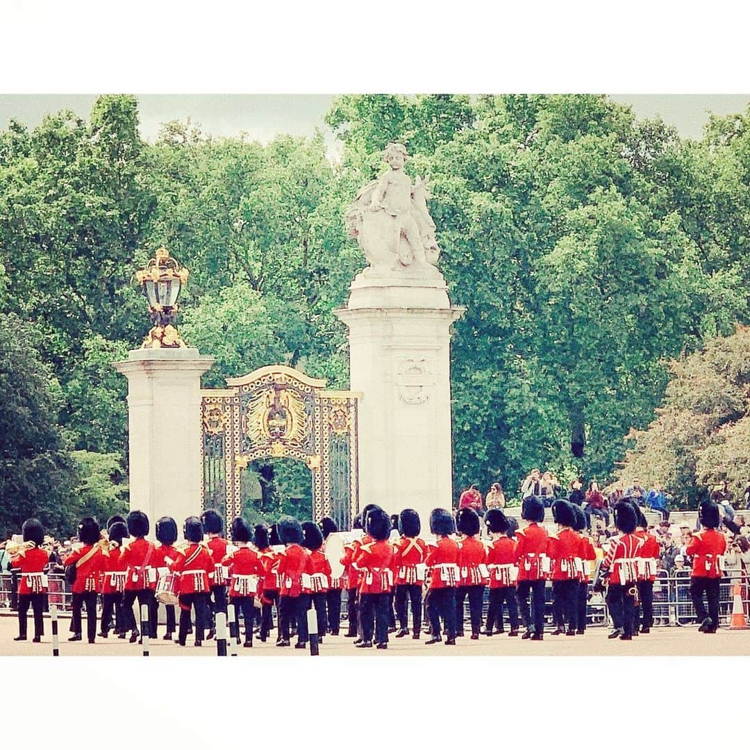 紗栄子さんのインスタグラム写真 - (紗栄子Instagram)「バッキンガム宮殿へ💂🏻‍♀️🇬🇧 #london#Buckinghampalace」6月13日 22時39分 - saekoofficial