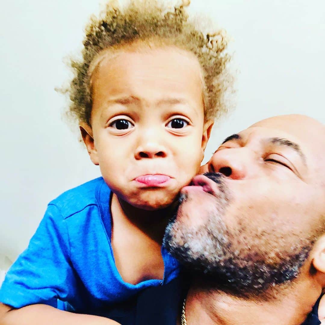 ロックモンド・ダンバーのインスタグラム：「GOOD MORNING WORLD! Real men kiss their sons... Often! ❤️❤️❤️❤️❤️❤️❤️❤️❤️❤️❤️❤️#RockCzar」