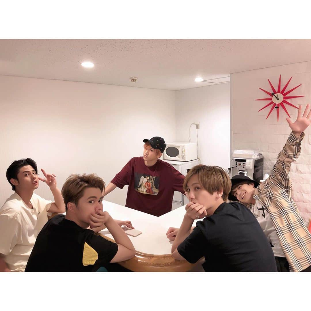 UNIONEさんのインスタグラム写真 - (UNIONEInstagram)「CAFE JINJIN  #unione #ユニオネ #boyband #vocalgroup #vocalists #boysroom」6月13日 22時50分 - unione_gram