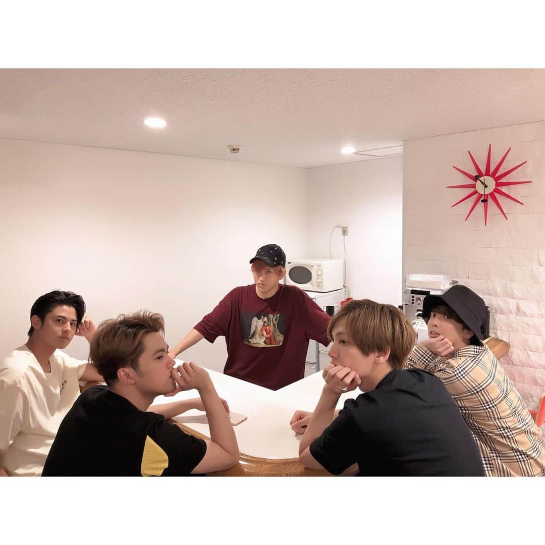 UNIONEさんのインスタグラム写真 - (UNIONEInstagram)「CAFE JINJIN  #unione #ユニオネ #boyband #vocalgroup #vocalists #boysroom」6月13日 22時50分 - unione_gram