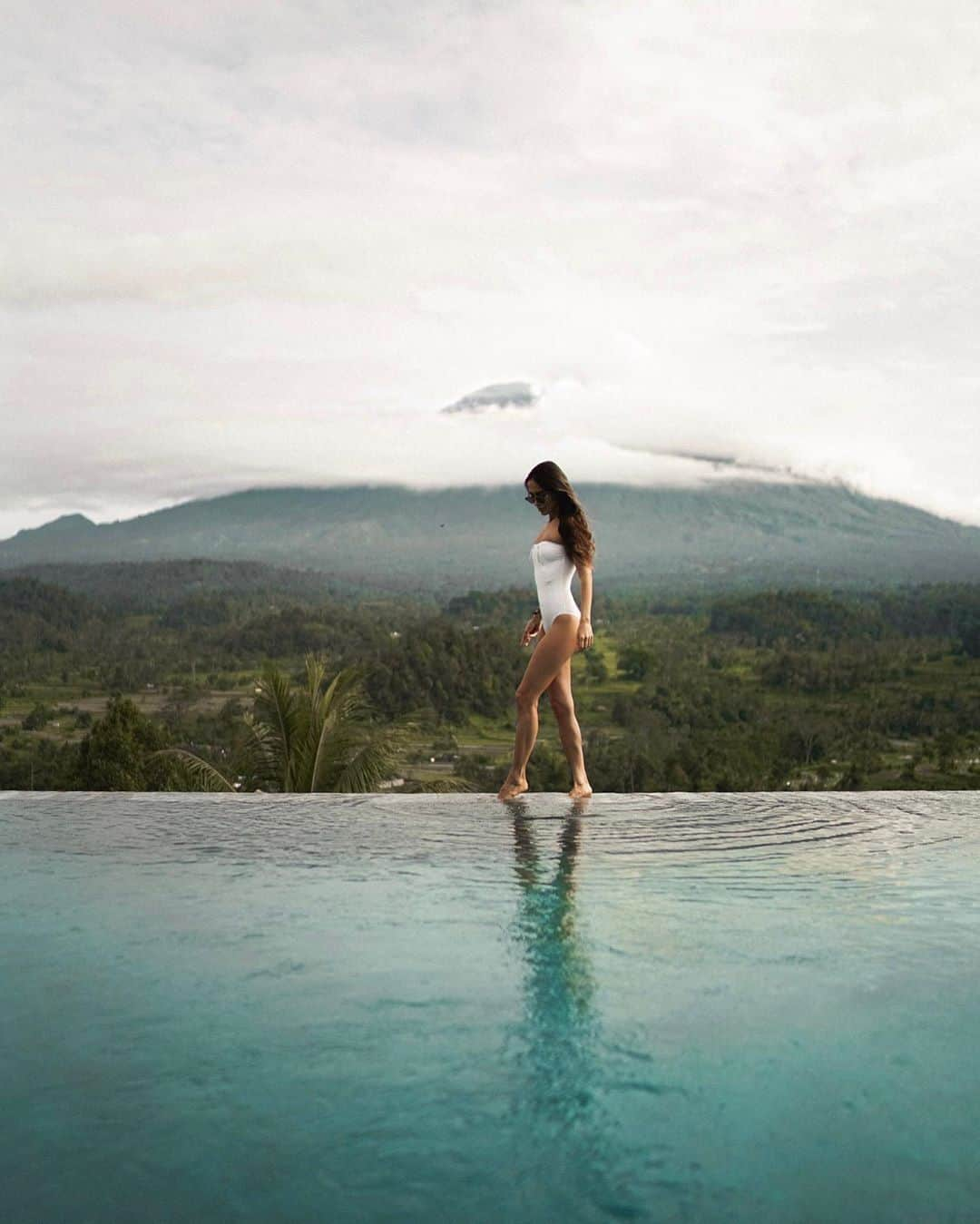 エレスさんのインスタグラム写真 - (エレスInstagram)「Day dream escape to the Mont Batur in Ubud, Bali with @ilievalisa wearing the iconic white bustier swimsuit.  #erestravel #eresparis #travel #bali #inspiration」6月13日 22時52分 - eres