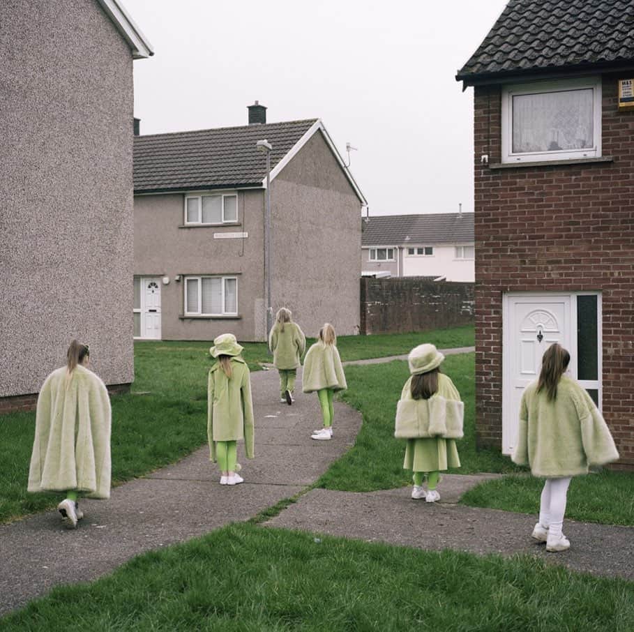 AnOther Magazineさんのインスタグラム写真 - (AnOther MagazineInstagram)「It’s called Ffasiwn, honey! The photo series starring Welsh children wearing fashion in the South Wales valleys (recently exhibited at the @martinparrfdn in Bristol) has been published as a zine. Find out more about the aptly entitled Ffasiwn Magazine at the link in our bio 🔗⠀⠀ ⠀⠀ 📸 from Ffasiwn Magazine, by @clementineschneider and @_charlottejames_」6月13日 22時56分 - anothermagazine