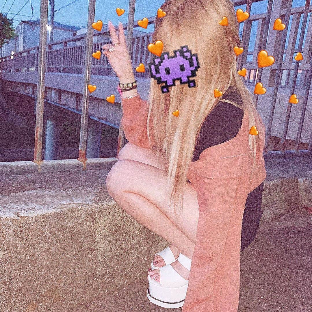 アンジェリカのインスタグラム：「今日風強くなかった？？🍃🧡？ 最近 気にってんですよねー。ブラウンの パーカー🐻🐻✨ かわよいかわよい。 . .  #アンジェ #パーカー #ブラウンコーデ #今日のコーデ #ファッション #女の子 #日常 #梅雨はいつ終わる #emoda #royalparty #コーディネート #instalike #instafashion #サンダル #厚底サンダル」