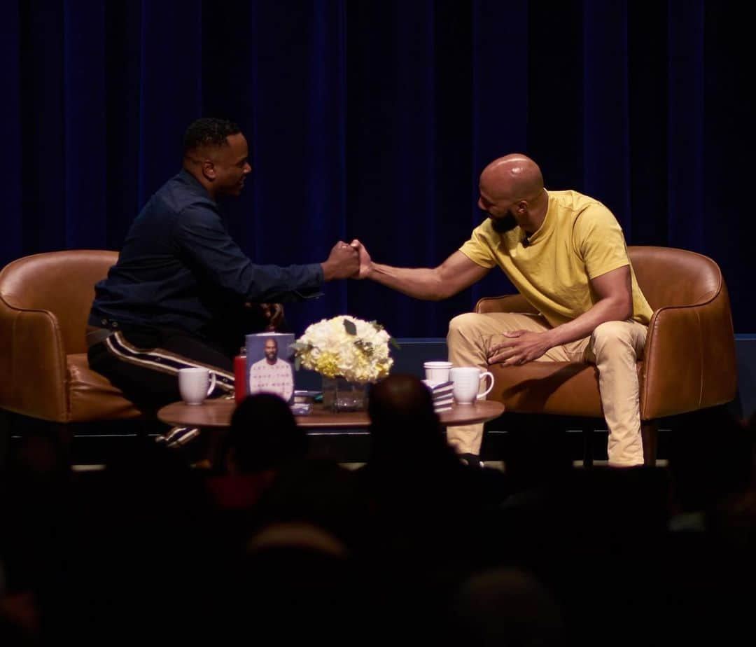 コモンさんのインスタグラム写真 - (コモンInstagram)「#LetLove: It was an enlightening and inspiring fireside chat with Pastor @ToureRoberts in LA earlier this week centered around God's Love, self-love, vulnerability and more. Thank you to everyone who came out. Photos by @PhotosbyRome.」6月13日 22時59分 - common