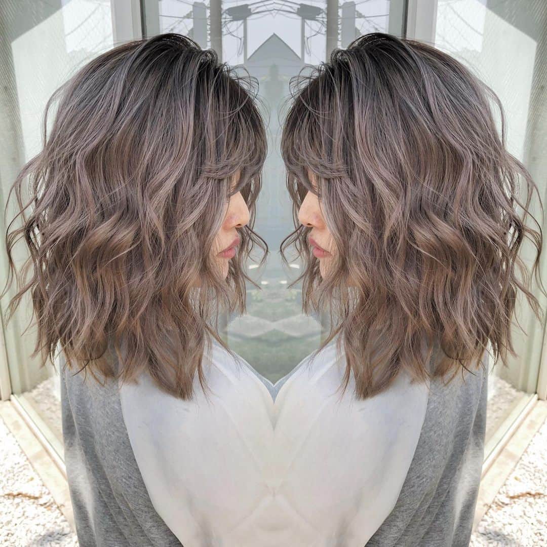 のインスタグラム：「【超リアル海外ヘアー / オンブレ / 前下がりロブ】 海外志向なお客様へ. カラーは根元を暗く残したオンブレカラーです！ #SHIMA#ハイライト#バレイライト#バレイヤージュ#海外ヘアー#オンブレ」