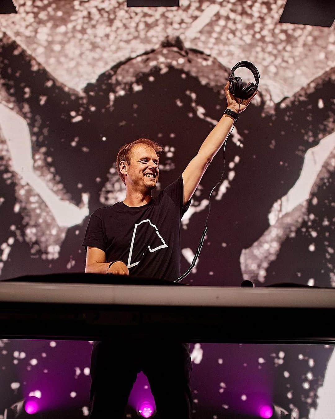 Armin Van Buurenさんのインスタグラム写真 - (Armin Van BuurenInstagram)「The opening party at @hiibizaofficial last night was insane! Thank you Ibiza!」6月13日 23時05分 - arminvanbuuren