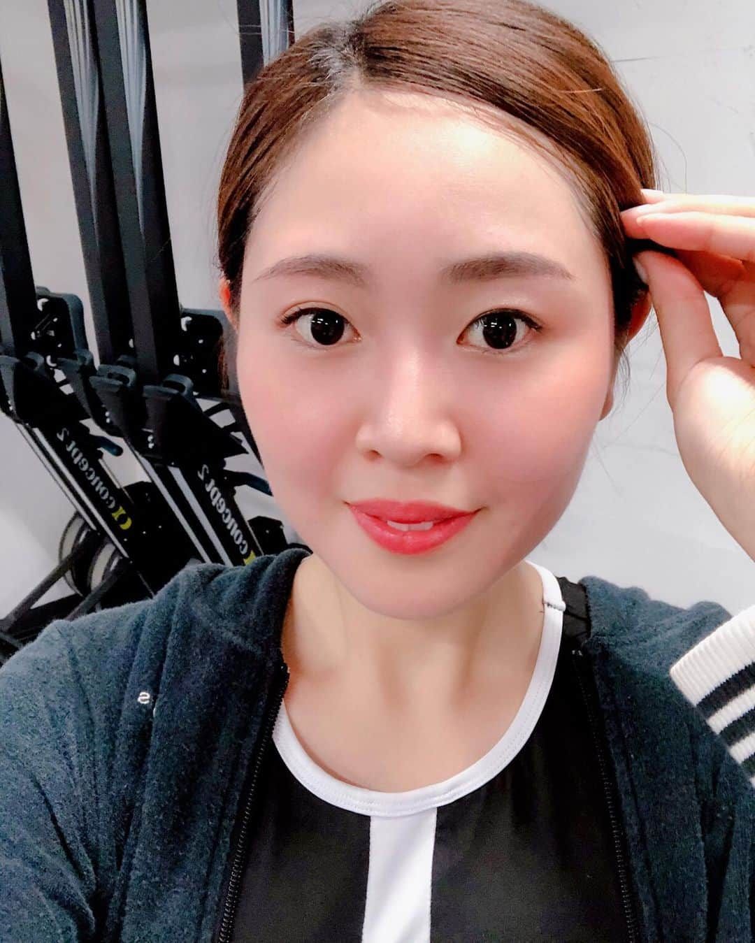 中西華菜さんのインスタグラム写真 - (中西華菜Instagram)「* First time for high intensity training CrossFit💪 今日は6月1日に大宮に新しくオープンしたクロスフィット大宮( @crossfit_omiya_2019 )のホットペッパー撮影のお手伝いをさせて頂きました✨昨日朝も夜もトレーニングして追い込んで全身筋肉痛の状態で行ったのでちょっと身体のダルさもあったけど😂さらに追い込んだ💪短い時間の中でスピードも意識しながら一気に追い込むことで運動後も48時間脂肪燃焼が持続され、基礎代謝が上がるので日常生活でもカロリーを消費しやすい身体づくりができる画期的なトレーニング方法です💓細く引き締まった身体作りができるので女性にもほんとにおすすめです☆何よりみんなでやるのでモチベーションも高まるし終わった後のハイタッチは何とも快感でした👏これはハマりそう😆内装もオシャレで更衣室も充実してるので是非遊びに行ってみてください！ホットペッパーに載ったらまたご報告しますので良かったら見て下さい😂 〈場所〉さいたま市大宮区桜木町4-41 wear☞ @lavia_sport @adidasoriginals  _ #クロスフィット #クロスフィット大宮 #クロスフィット女子 #crossfit #筋トレ女子 #スポーツ女子 #仕事後トレーニング #workout #おすすめジム #ホットペッパー #撮影 #モデル #中西華菜」6月13日 23時06分 - kananakanishi