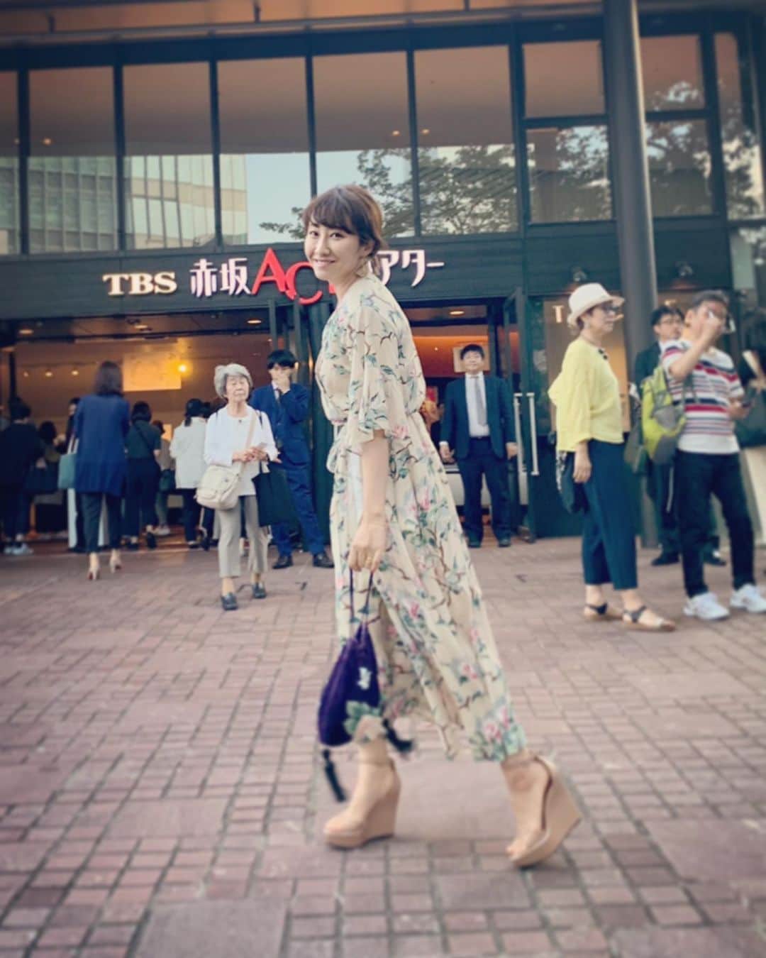風間ゆみえさんのインスタグラム写真 - (風間ゆみえInstagram)「お気に入りの花(マグノリア)が咲く、カシュクールドレスを着て、ケイタさんと観劇デート❤️ @keitamaruyama  #yumie_k_style」6月13日 23時06分 - yumie_kazama