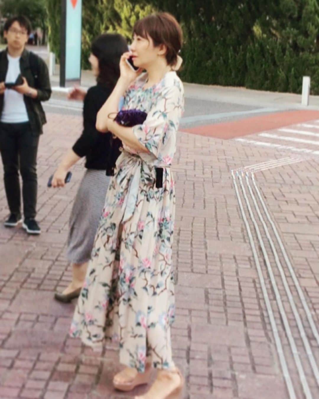 風間ゆみえのインスタグラム：「お気に入りの花(マグノリア)が咲く、カシュクールドレスを着て、ケイタさんと観劇デート❤️ @keitamaruyama  #yumie_k_style」