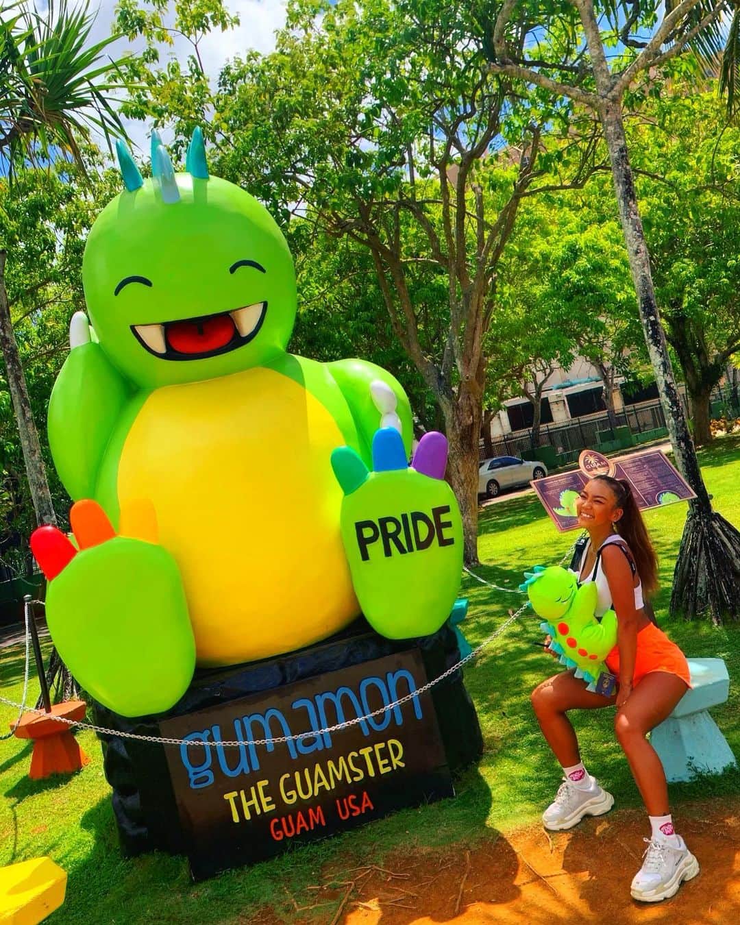 のインスタグラム：「#gumamon ホテルの前にも大っきい ぐまもん居た🦖似てる？💚 ぐまもんリュックも手に入れた☀️ #worldofhyatt #hyatt #hyattregency #hyattregencyguam #hyattguam #guam #trip #tumon #tumonbeach  #bikini #bikinigirl #beach #beachgirl #sea #suntan #summer #summergirl  #tan #tangirl #tannedskin #sunkissed #tannedgirl #japanesegirl #asiangirl #kogenatsu #焦げNATSU #こげなつ」