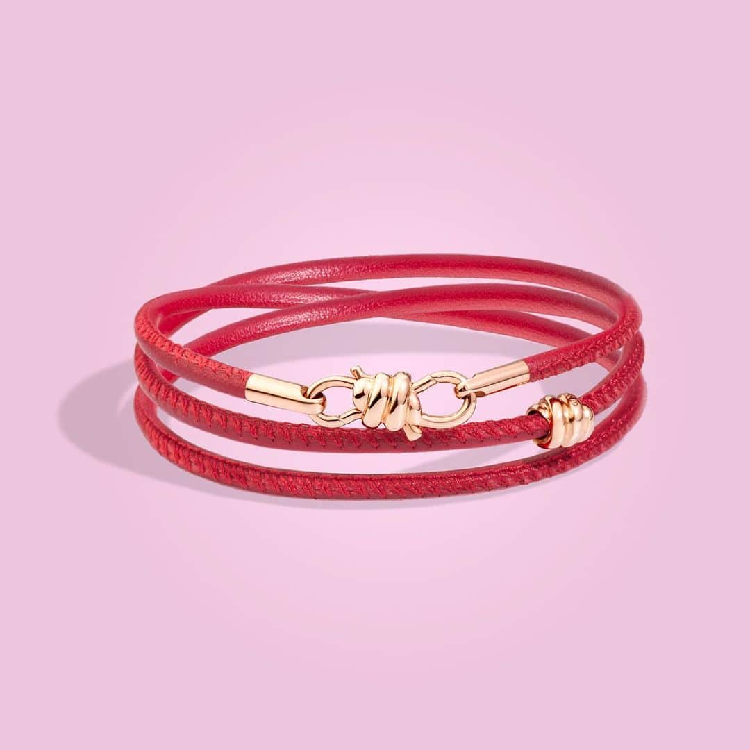 ドドさんのインスタグラム写真 - (ドドInstagram)「Flowers in your hair and sun on your face. Celebrate friendship and good times with the new Nodo collection jewels. Choose among bracelets, pendants and rings on dodo.it #dodojewels #dodocharm #knot #nodocollection #bracelet #ring #flowers」6月13日 23時28分 - dodojewels