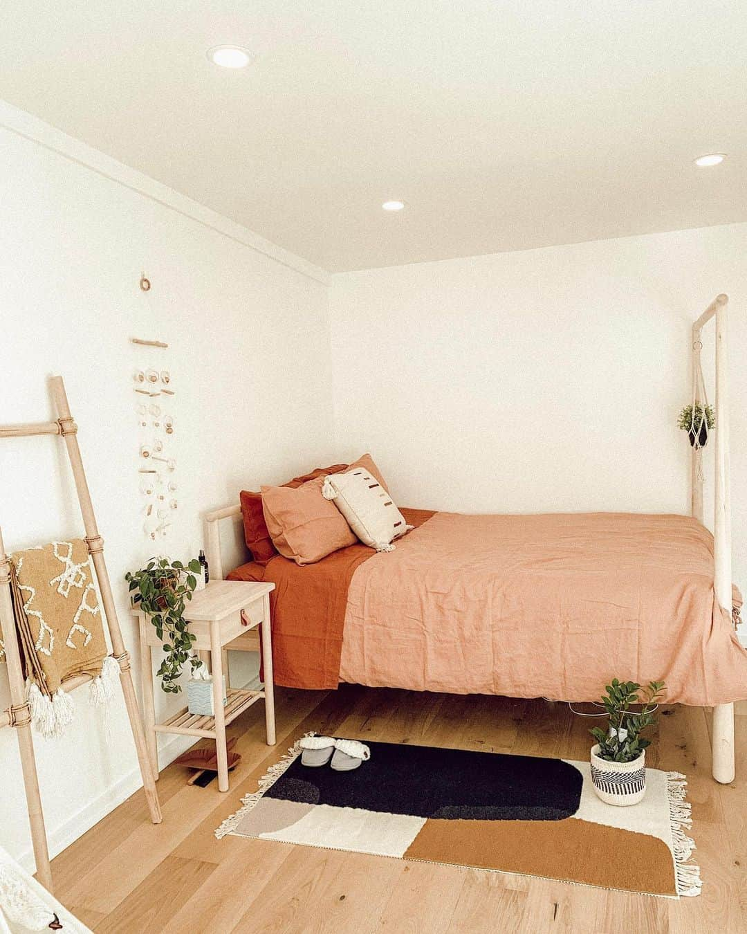 W E Y L I Eさんのインスタグラム写真 - (W E Y L I EInstagram)「This room makes me so happy!!! Our guesthouse/office tour and renovation process is now up on WahlieTV! Since buying this house, I’ve dreamed of having this space. If you ask me if I would take on a fixer upper again...the answer is NO...but also yes. Hahaha 😂 I love that everything is exactly how I want it, but I am also a very impatient person when it comes to home stuff so I was dying to get this done. Many of you have asked why we don’t have a bathroom and that’s because we had a specific budget for this space & did not want to go over by adding a bathroom! Maybe in the future it’s something we can add, but I’m very happy with what it is now! Also I’m sure my friends & fam won’t mind the short little walk into the house for the bathroom anyway ☺️ This space also serves more as our office as we’re not always hosting, so it works out! I’ll tag where I got everything in the photo in case you’re wondering! Lastly, all this was done by our contractor Greg & his team from @affordablequalityconstructions. If you’re in the LA area, he does an amazing job, so much fun to work with and his family have become my friends. Truly such great people and made this process so enjoyable. Anyway, lot more I need to add to this space such as curtains...but here’s what it’s lookin like right now! Link is in my bio ❤️」6月14日 10時19分 - weylie