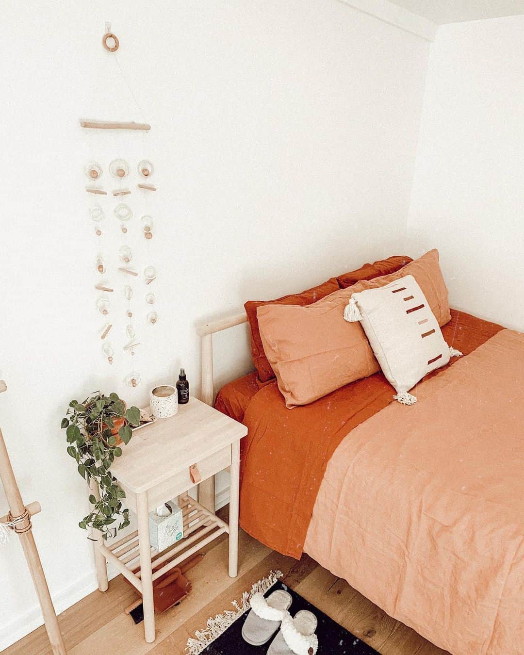 W E Y L I Eのインスタグラム：「This room makes me so happy!!! Our guesthouse/office tour and renovation process is now up on WahlieTV! Since buying this house, I’ve dreamed of having this space. If you ask me if I would take on a fixer upper again...the answer is NO...but also yes. Hahaha 😂 I love that everything is exactly how I want it, but I am also a very impatient person when it comes to home stuff so I was dying to get this done. Many of you have asked why we don’t have a bathroom and that’s because we had a specific budget for this space & did not want to go over by adding a bathroom! Maybe in the future it’s something we can add, but I’m very happy with what it is now! Also I’m sure my friends & fam won’t mind the short little walk into the house for the bathroom anyway ☺️ This space also serves more as our office as we’re not always hosting, so it works out! I’ll tag where I got everything in the photo in case you’re wondering! Lastly, all this was done by our contractor Greg & his team from @affordablequalityconstructions. If you’re in the LA area, he does an amazing job, so much fun to work with and his family have become my friends. Truly such great people and made this process so enjoyable. Anyway, lot more I need to add to this space such as curtains...but here’s what it’s lookin like right now! Link is in my bio ❤️」