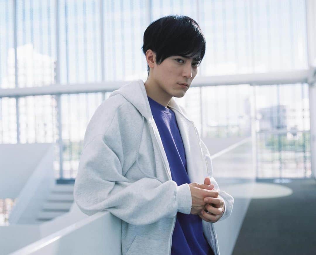 UPLINK film distributionさんのインスタグラム写真 - (UPLINK film distributionInstagram)「#Repost @hotgimmick_official ・・・ <キャラクター紹介> 成田凌/間宮祥太朗 一橋大学に通う初の兄。多くのアルバイトを掛け持ちし、忙しい日々を過ごしながら、いつも妹を気に掛けている。その愛情は家族以上のものを感じる所も。  #映画 #ホットギミック #ガールミーツボーイ #間宮祥太朗  #成田凌」6月14日 8時56分 - uplink_film