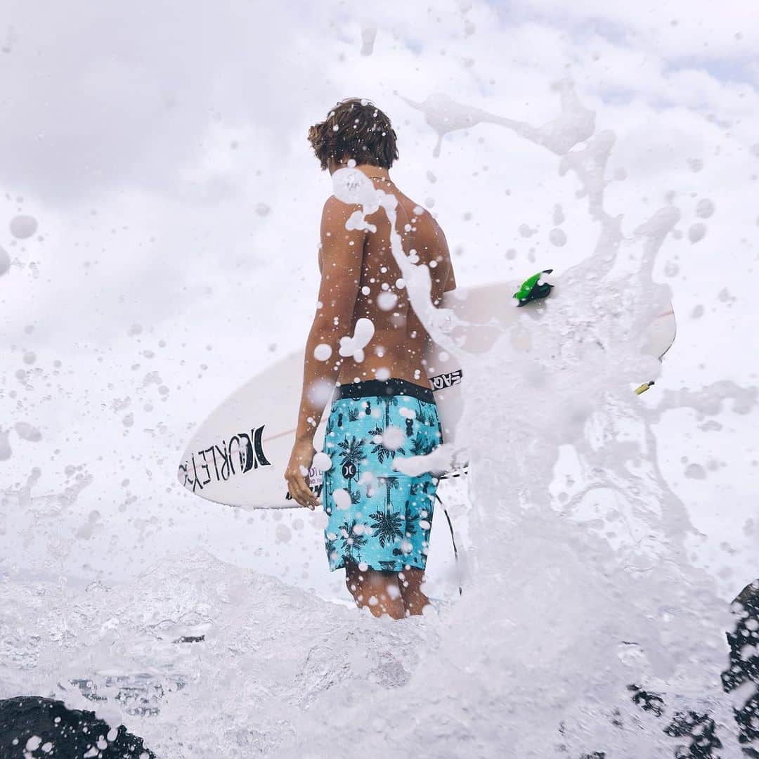 hurleyさんのインスタグラム写真 - (hurleyInstagram)「Make a splash. ⠀⠀⠀ Explore our latest Phantom Board Shorts at the link in our bio. ⚡️」6月14日 9時00分 - hurley