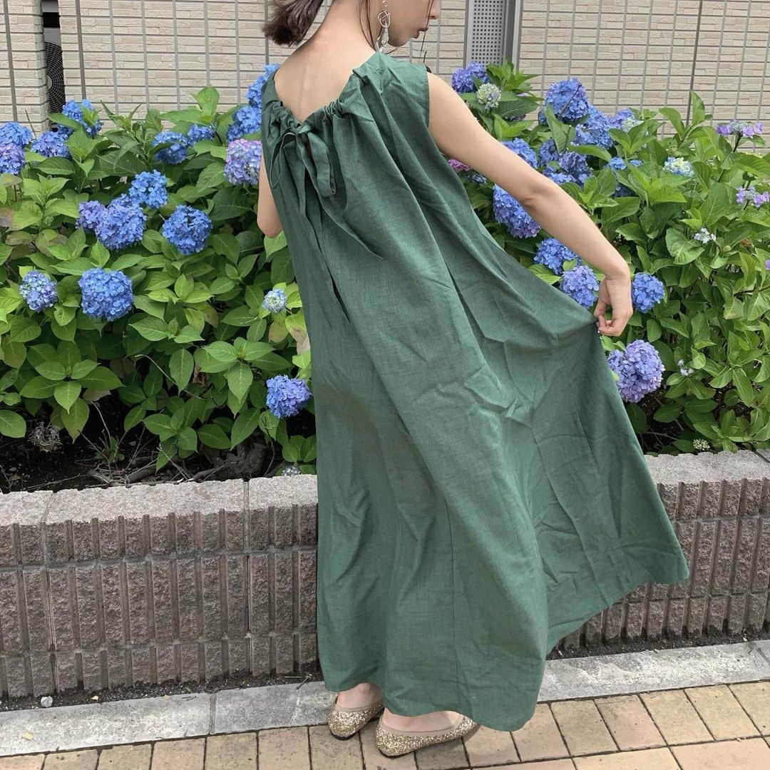 小田川エリカさんのインスタグラム写真 - (小田川エリカInstagram)「・ 紫陽花が綺麗に咲いてた☔️ ワンピース楽ですき👶🏻 今日も一日がんばるぞ🌷 #me#code#私服#プチプラ#エリカの私服 #ワンピース#titivate#titivatestyle  #ティティベイト#バックリボンロングワンピース (@titivatejp)」6月14日 9時06分 - 0904.erika