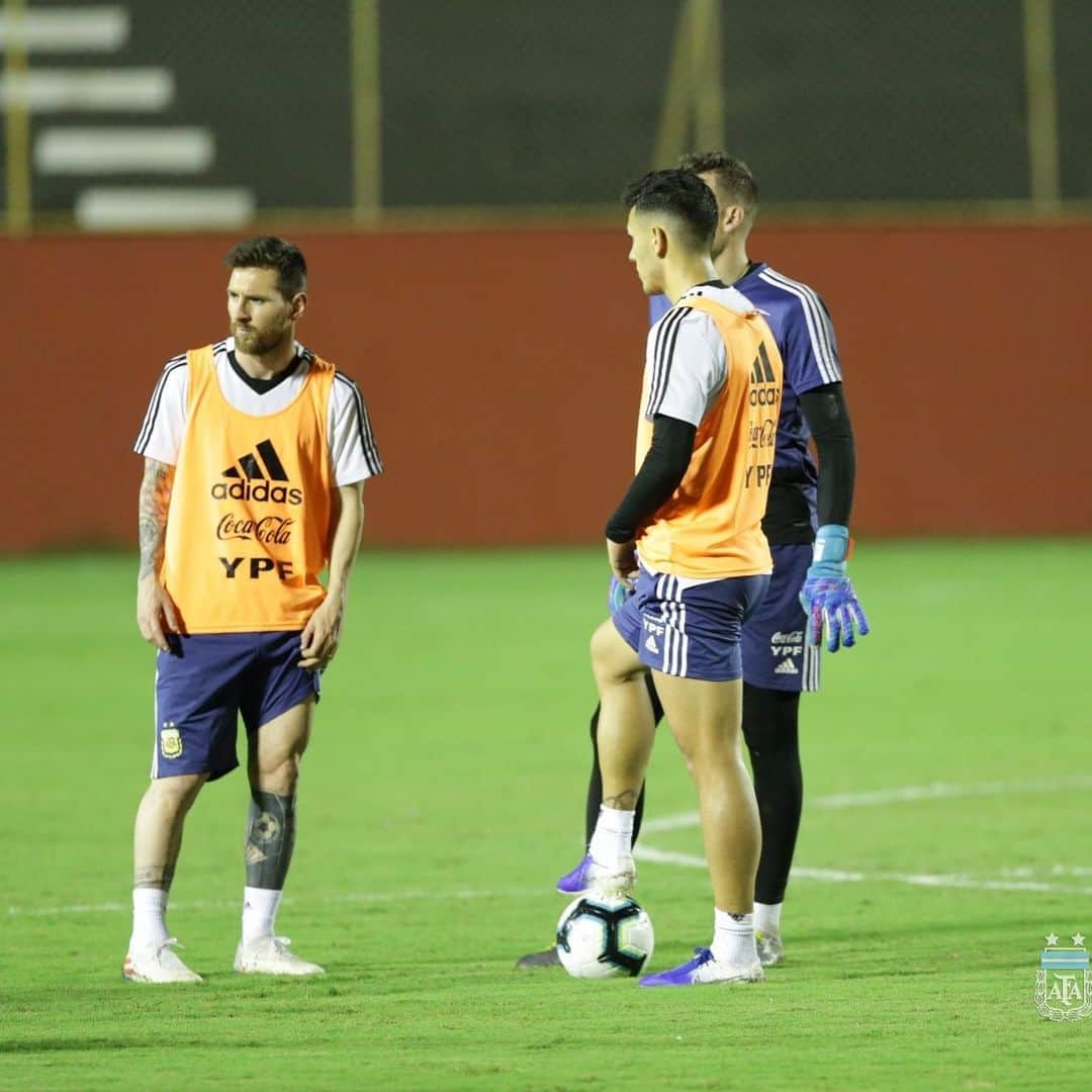 レアンドロ・ダニエル・パレデスさんのインスタグラム写真 - (レアンドロ・ダニエル・パレデスInstagram)「@afaseleccion 🇦🇷💙⚽️」6月14日 9時11分 - leoparedes20