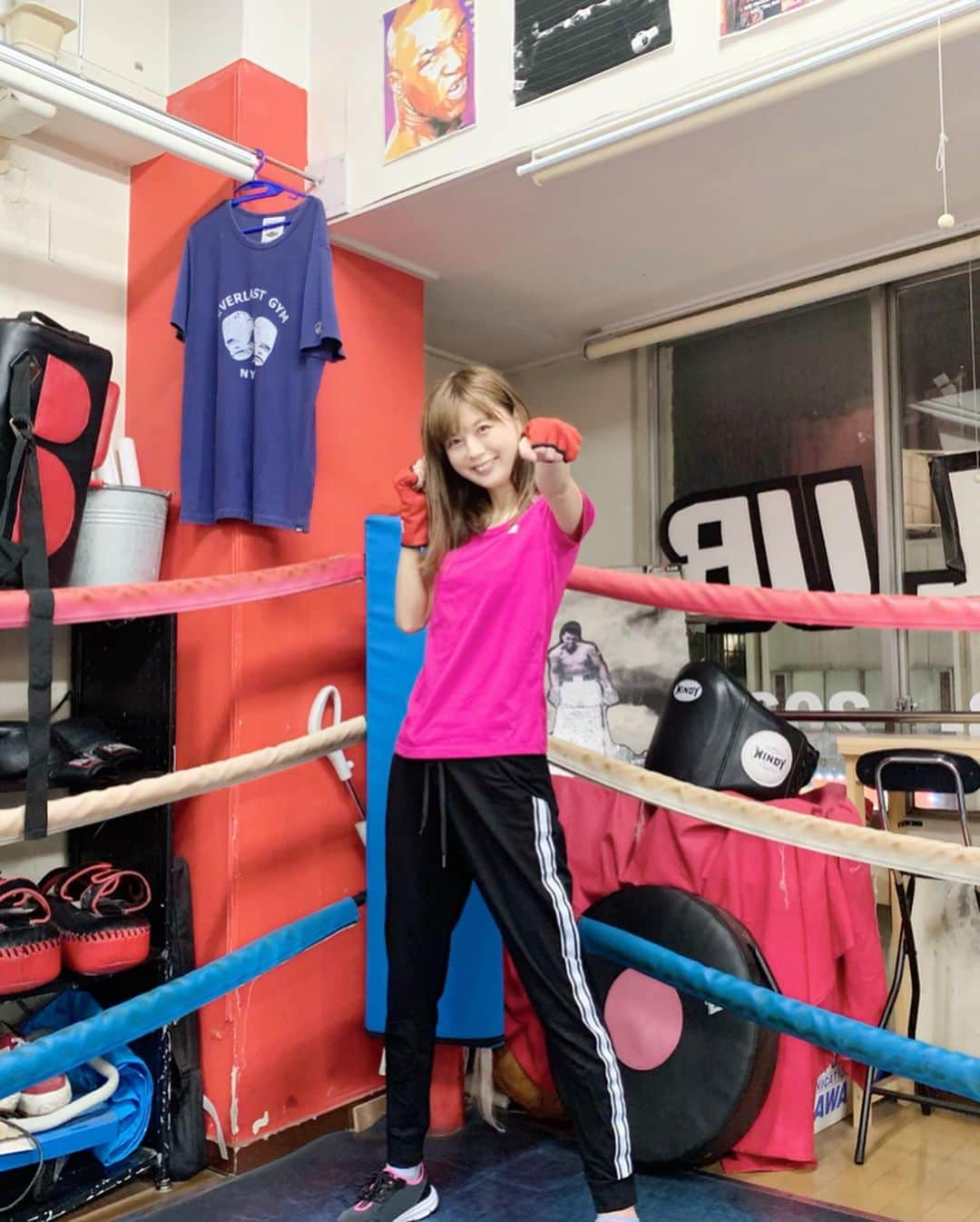 satomiさんのインスタグラム写真 - (satomiInstagram)「❤︎ 六本木ファイトクラブ❤︎ * * 女性でも通いやすいボクシングジム🥊 今日は女子率のが高かったよ！！ * * いい汗かいた〜💦 ストレス発散にもダイエットにもなるし 何より楽しい( ˶ˆ꒳ˆ˵ )❤︎ * * ちゃんとプロテインも取ったよ！ ✼••┈┈┈┈┈┈┈┈┈┈┈┈┈┈┈┈••✼ ジム→（@roppongifightclub ）  ウェア→(@sloli_jp ) プロテイン→ #鍛神 ✼••┈┈┈┈┈┈┈┈┈┈┈┈┈┈┈┈••✼ * *  #六本木ファイトクラブ  #トレーニング女子 #スポーツ女子 #ボクシング女子 #ボクシング #roppongifightclub #CORE特別企画 #金子賢への挑戦状 #鍛神 #ダイエット  #COREインフルエンサー #賞金10万円 @core_influencers_official @kenken1019 #モデル #筋トレ女子」6月14日 9時12分 - saatoomii47