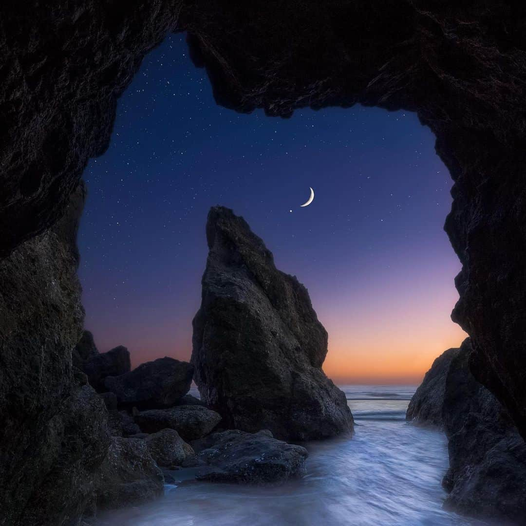 アメリカ内務省さんのインスタグラム写真 - (アメリカ内務省Instagram)「Mesmerizing and unique, Olympic National Park in #Washington protects over 70 miles of wilderness coastline. And no two miles are alike. The views of ocean, cliffs, headlands, islands and seastacks, coupled with the dramatic changing sea, provide a unique wilderness experience. Most of the coast can only be accessed by foot, but Rialto and Kalaloch beaches are accessible by road. Short trails or overnight backpacking trips offer ways to explore this wild coast and its teeming tidepools. Photo courtesy of Doug Shearer (@dougshearerphotography). #usinterior #travel #findyourpark」6月14日 9時12分 - usinterior